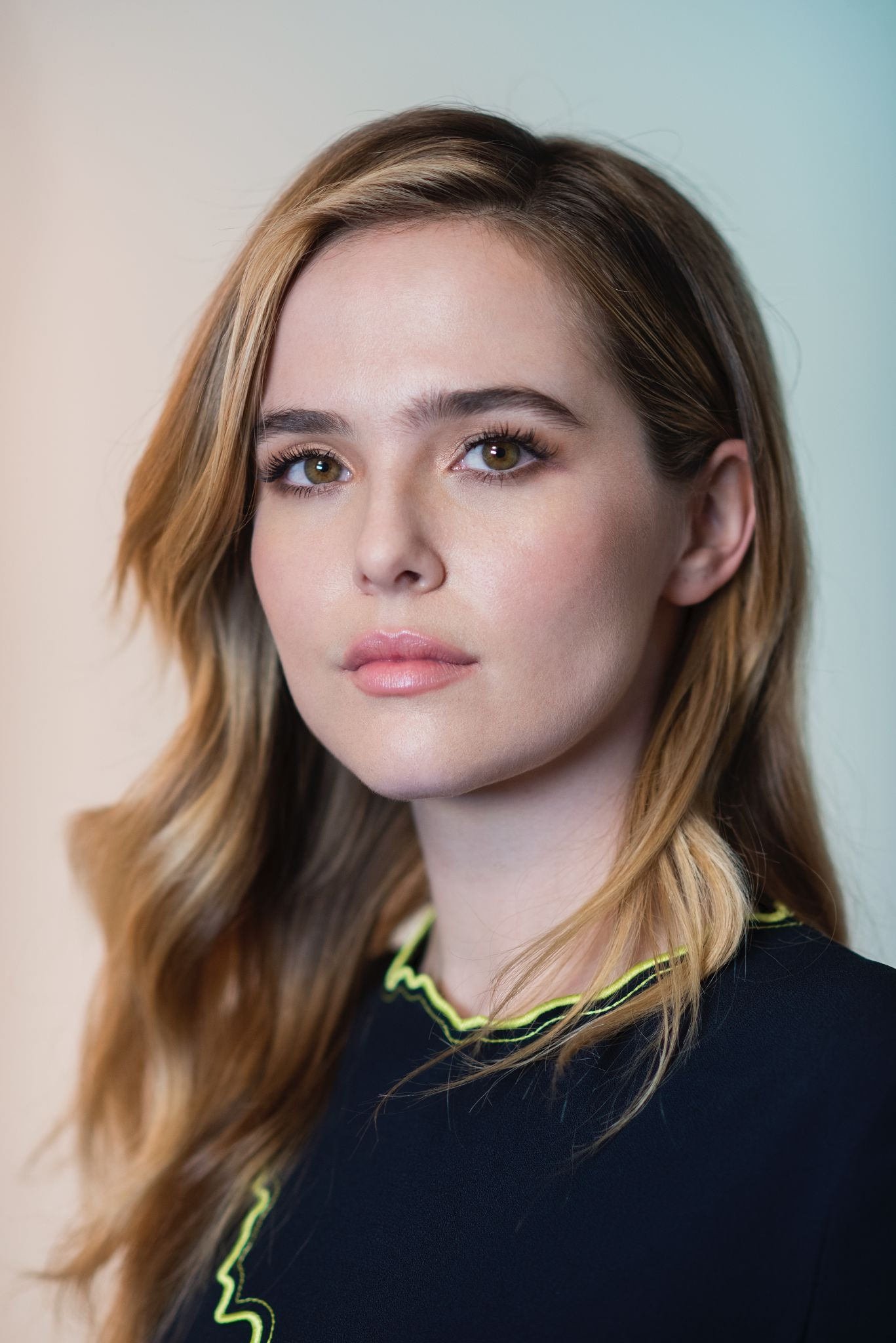 Zoey Deutch backdrop