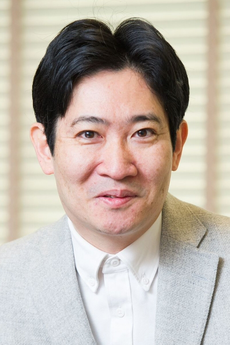 Michifumi Isoda backdrop