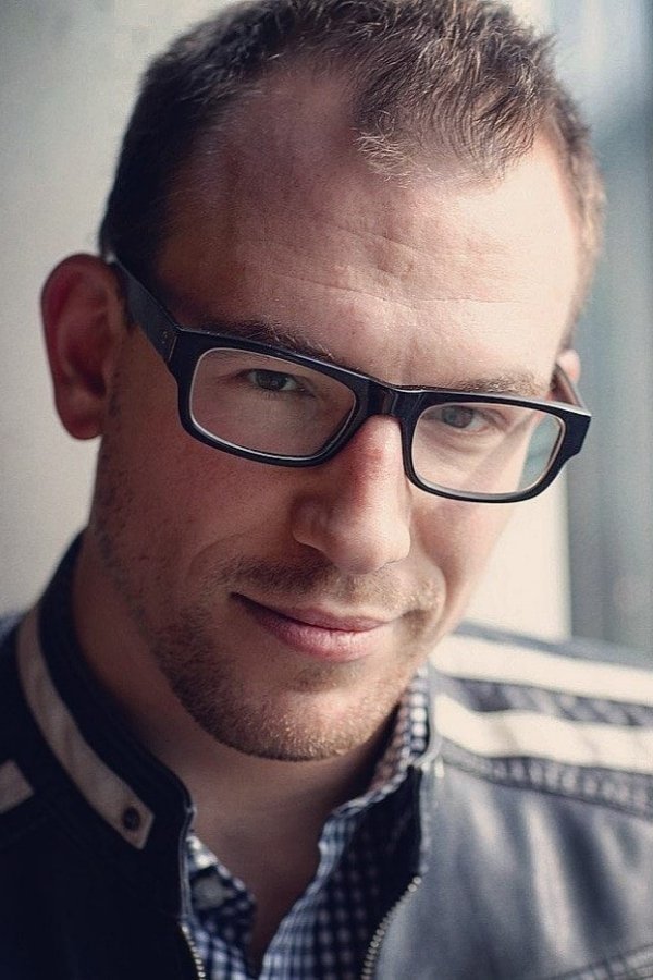 Tobias Deml backdrop