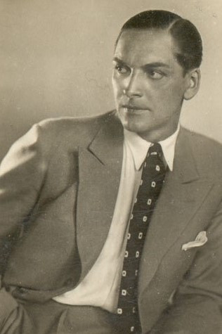 Harry Frank backdrop