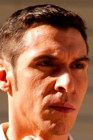 Javier Manrique backdrop