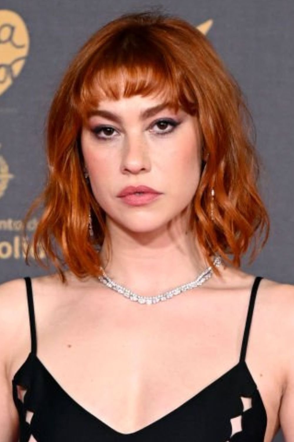 Greta Fernández backdrop