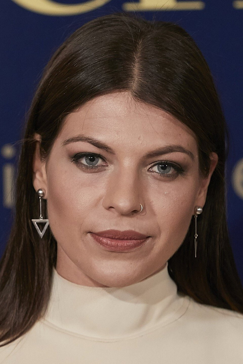 Thaïs Blume backdrop