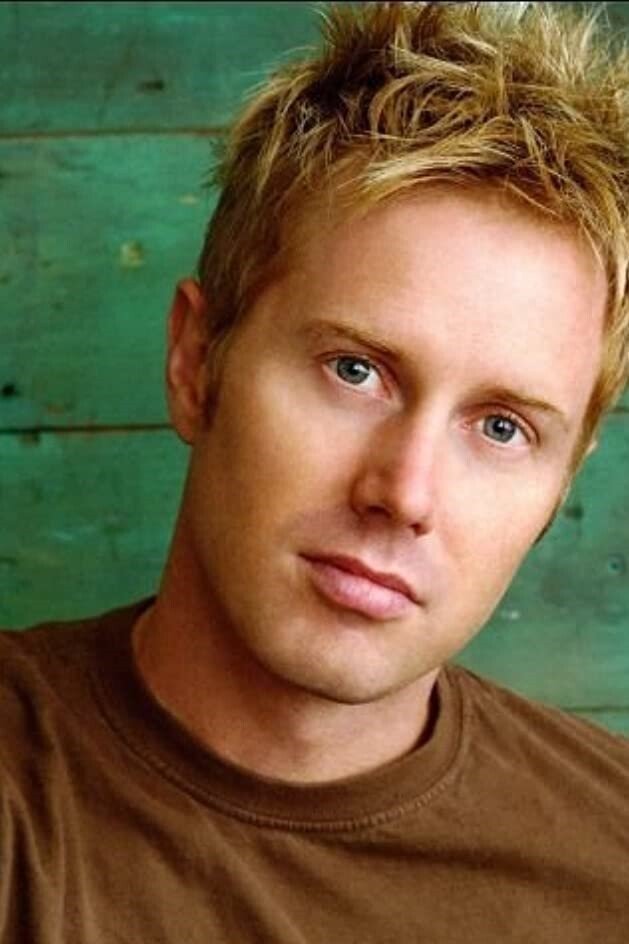 Davis Mikaels backdrop