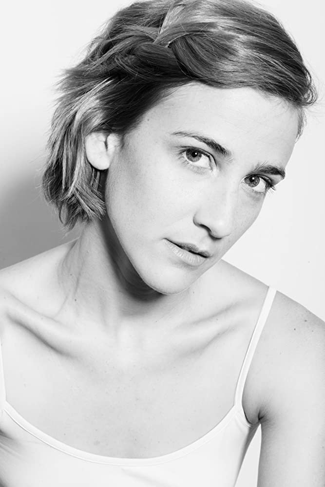 Lia Carvalho backdrop