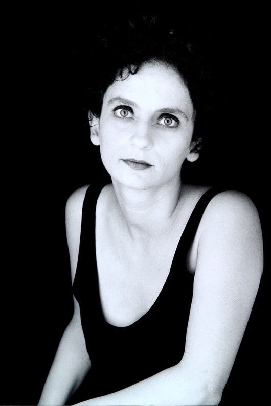 Lúcia Sigalho backdrop