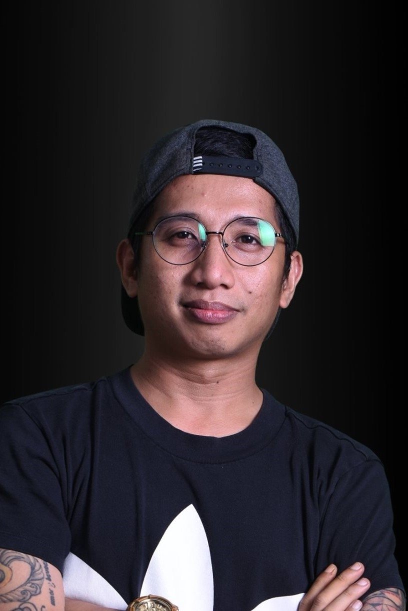 Emerson Reyes backdrop