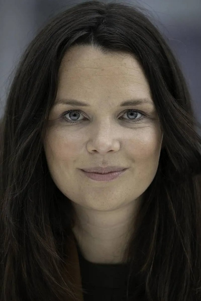 Maja Jul Larsen backdrop