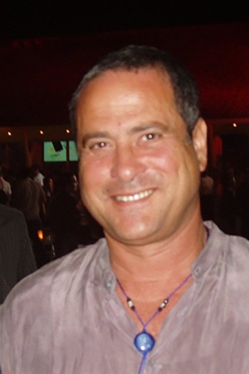 Dudu Topaz: Dudu Topaz backdrop