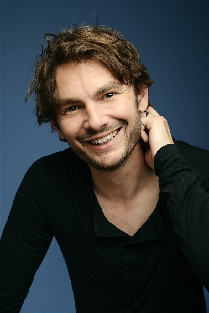 Igor Mendjisky backdrop