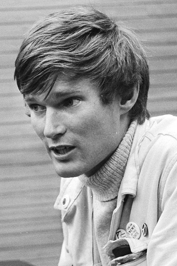 Bernard De Vries backdrop