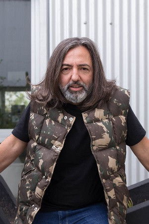 Adrián Dárgelos backdrop