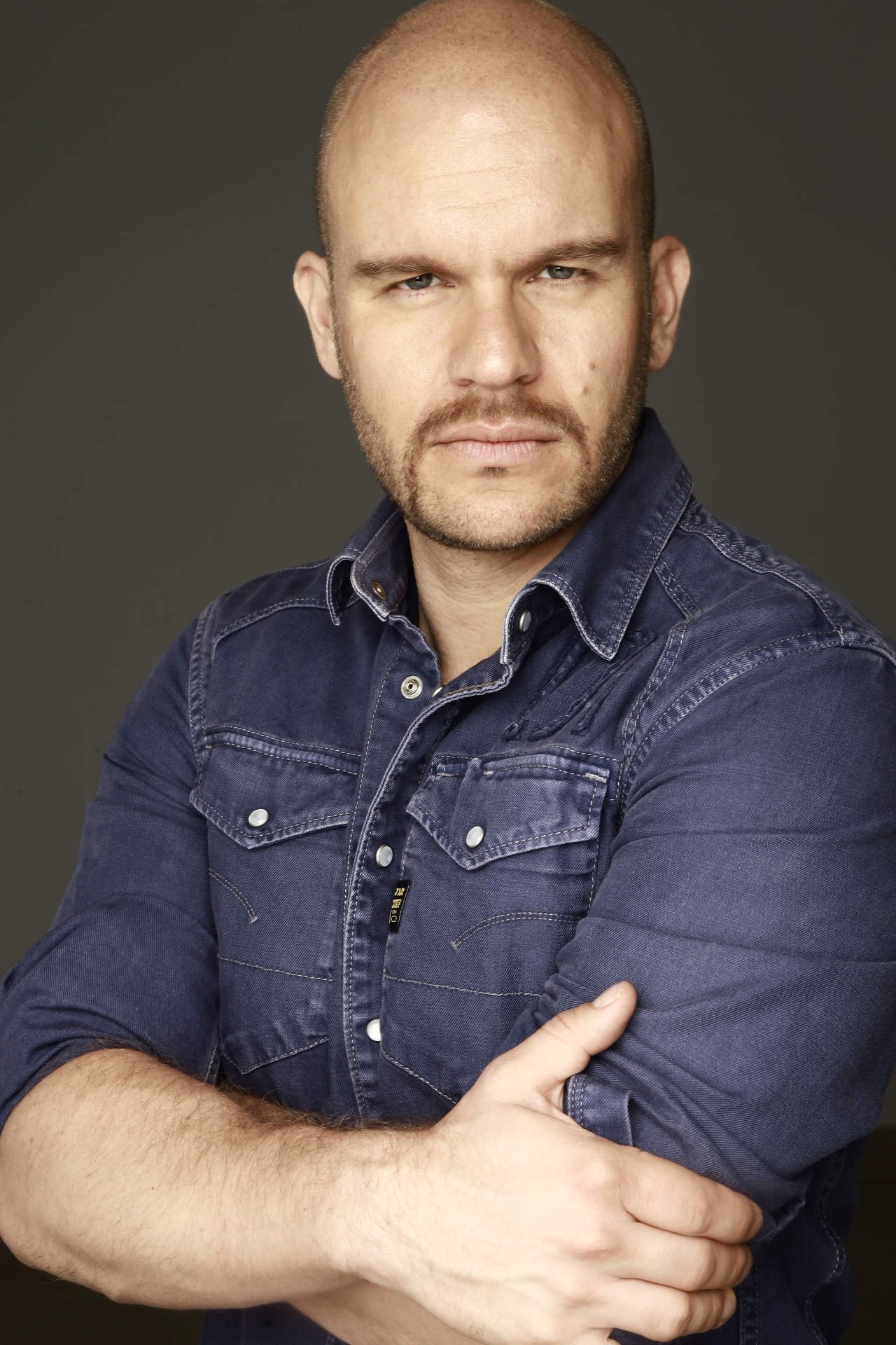 Ricardo Leguizamo backdrop