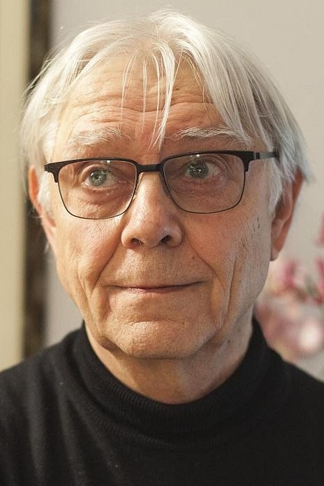 Milo Manara backdrop