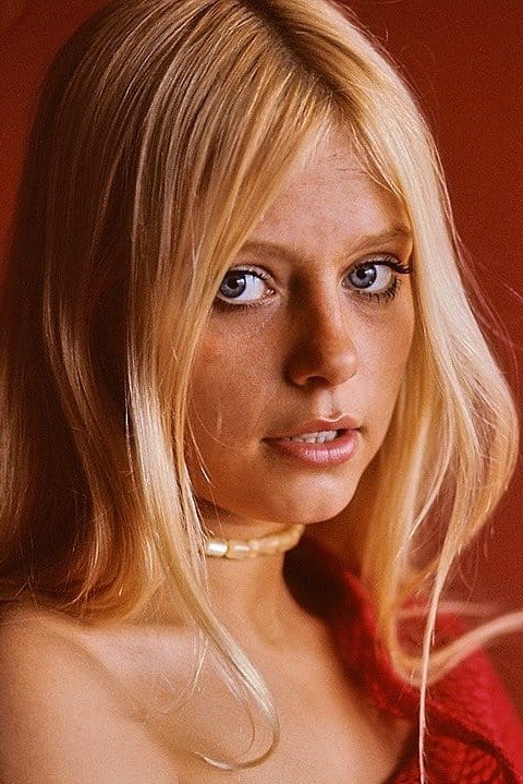 Anulka Dziubinska backdrop