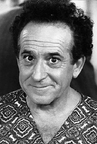 Quique Camoiras backdrop