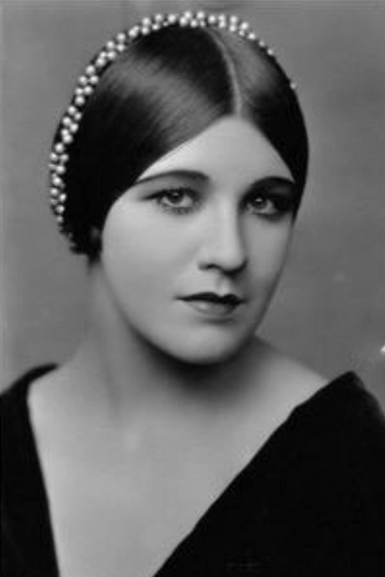 Nina Romano backdrop