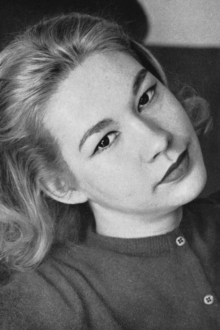 Daniela Calvino backdrop