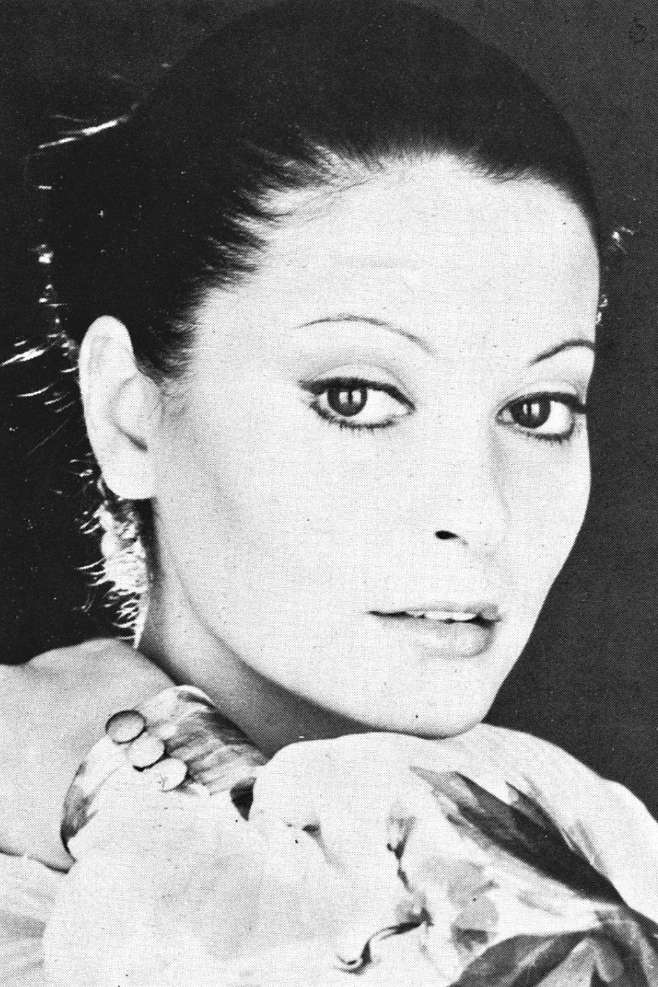 Angela De Leo backdrop