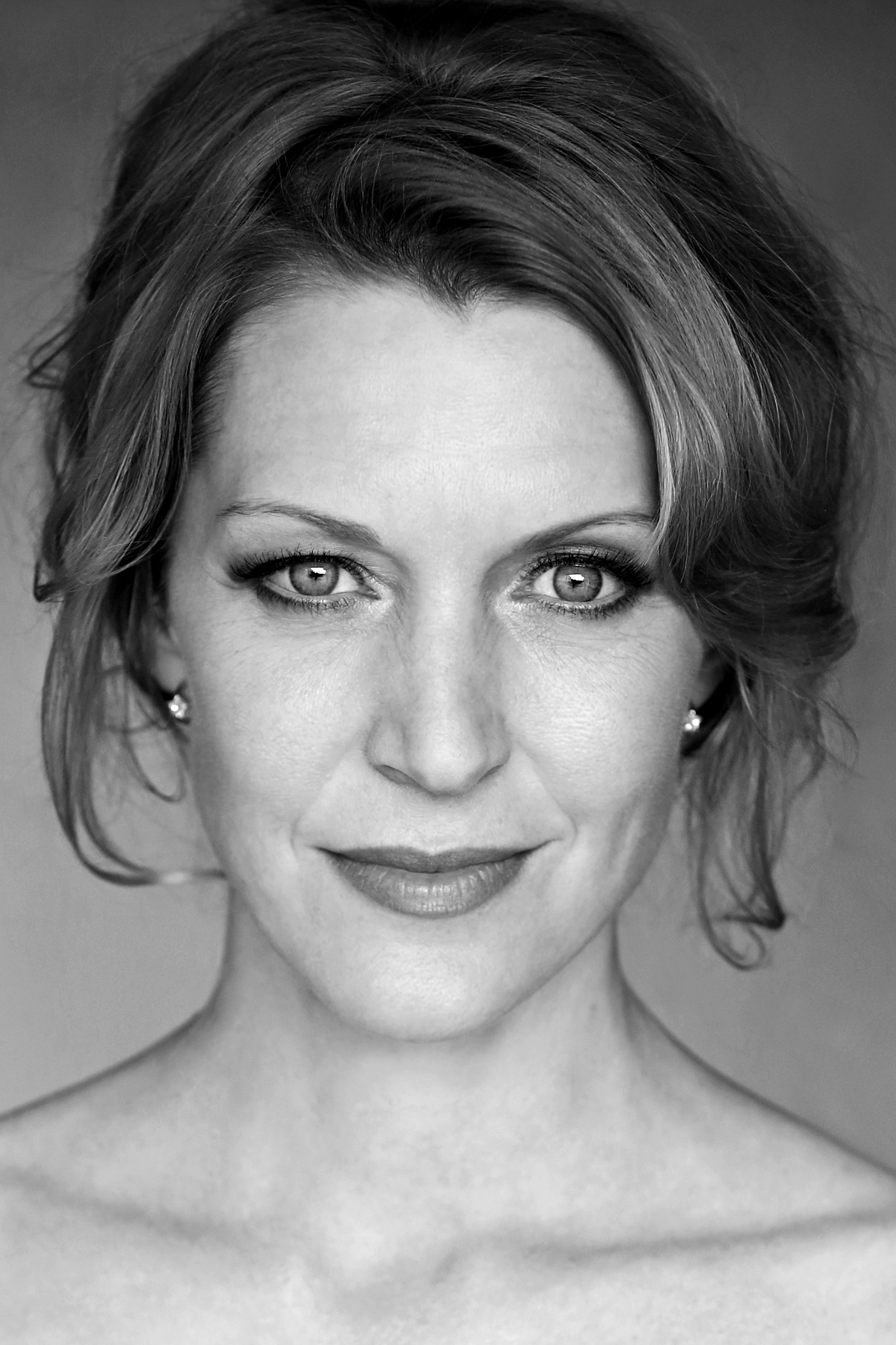 Elyse Mirto backdrop