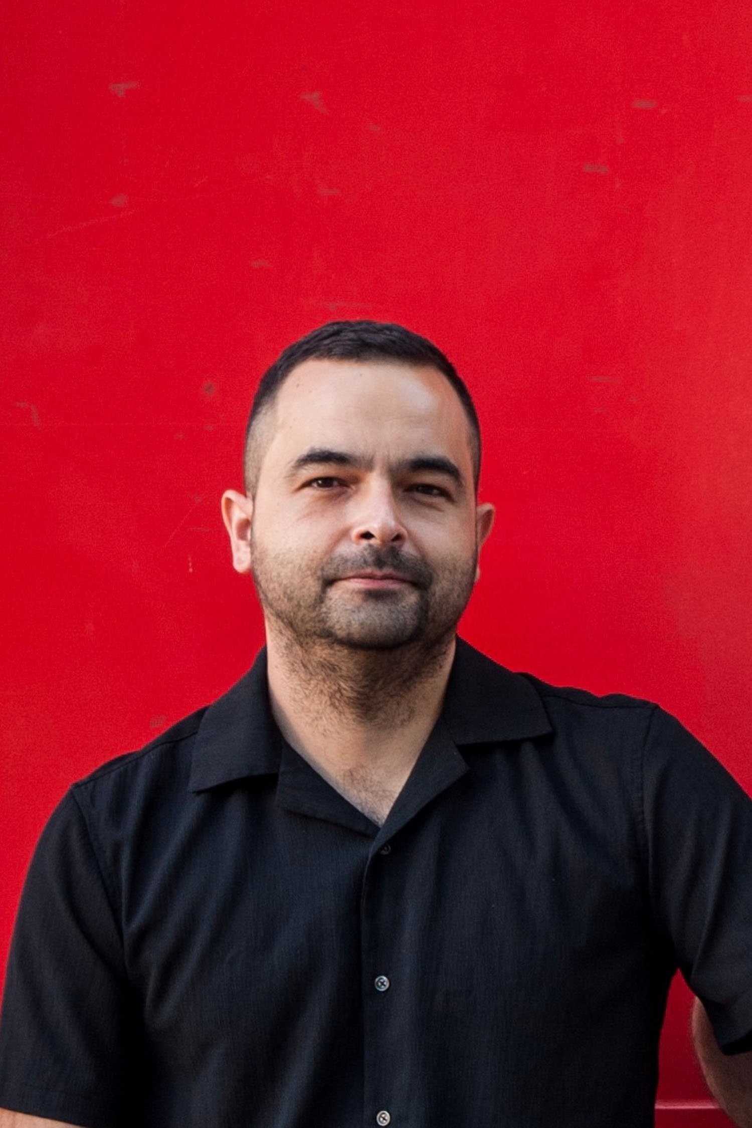 Adolfo Valor backdrop