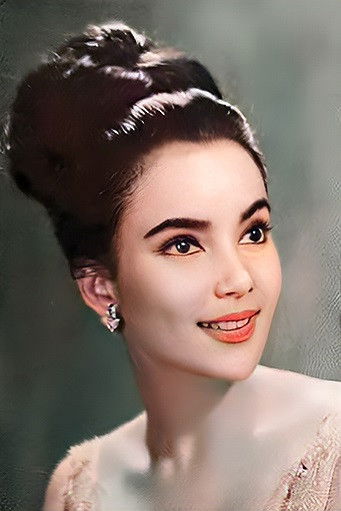 Amalia Fuentes backdrop