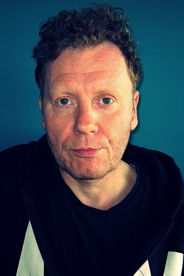 Paweł Iwanicki backdrop