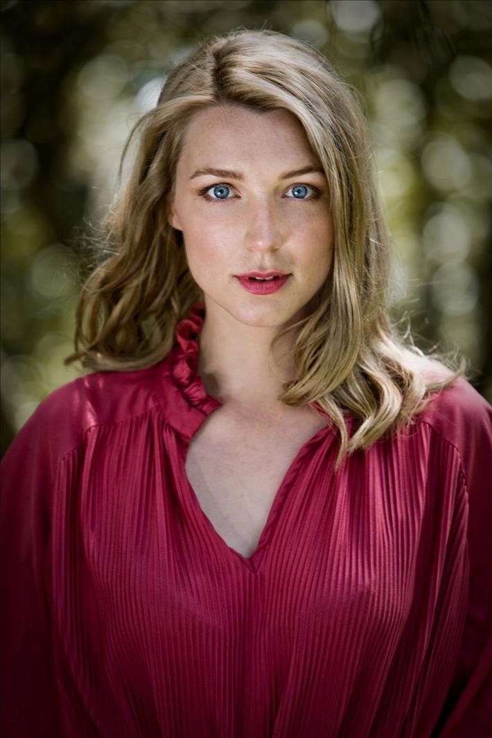 Tania Nolan backdrop