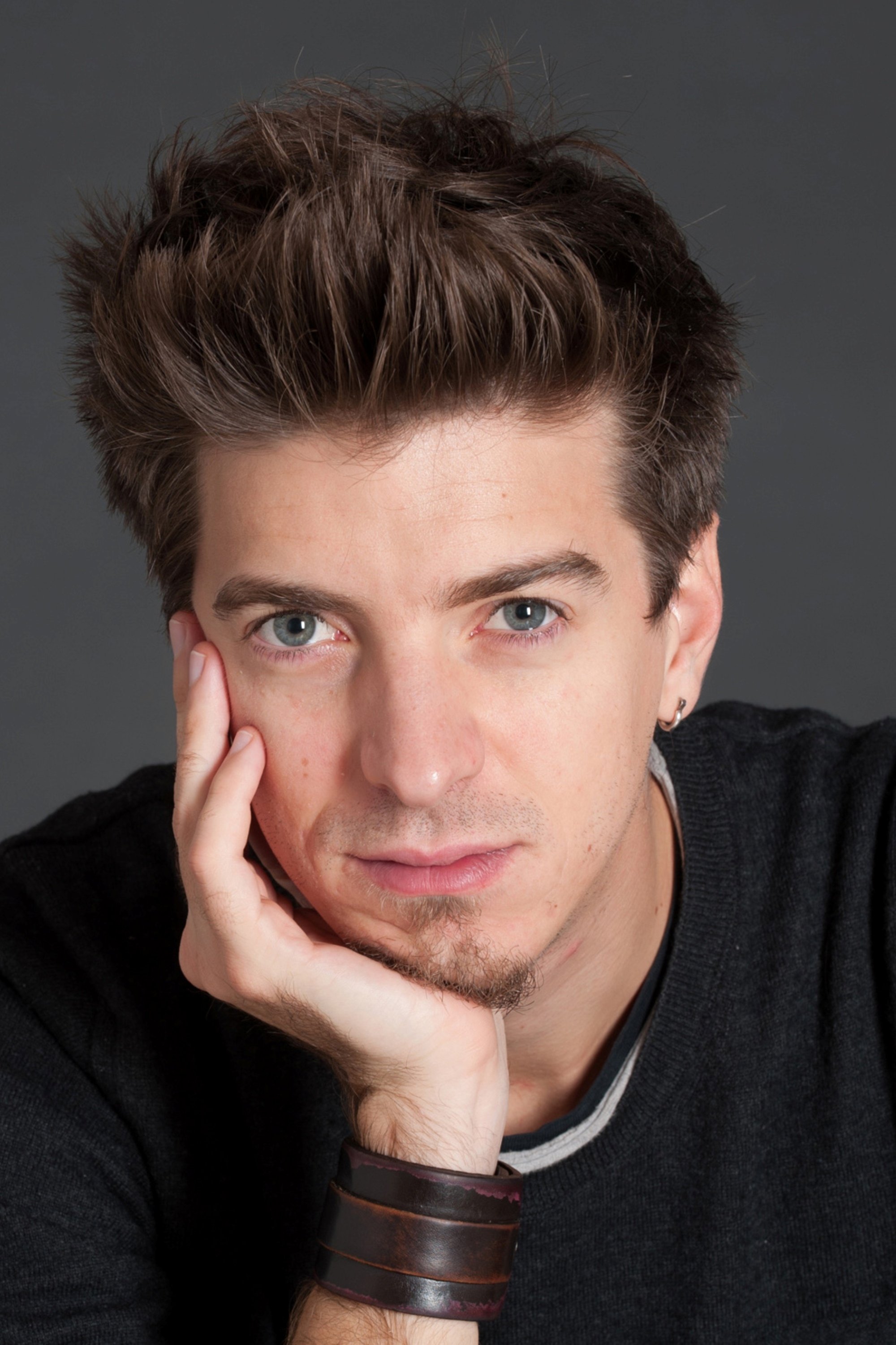 Fabrizio Falco backdrop