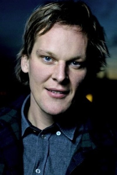 Andreas Koefoed backdrop