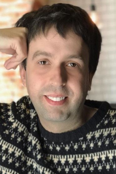 Andreu Castro backdrop