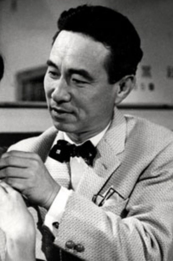 Kim Dong-won backdrop