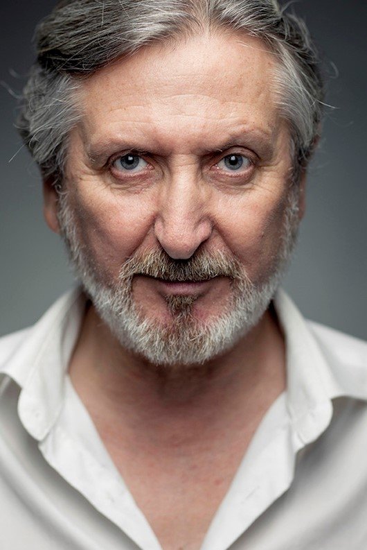 Sebastián Haro backdrop