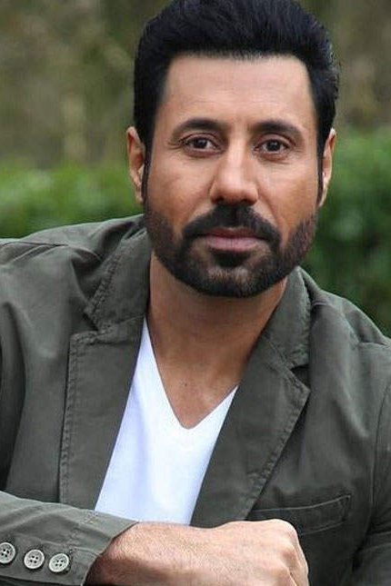 Binnu Dhillon backdrop