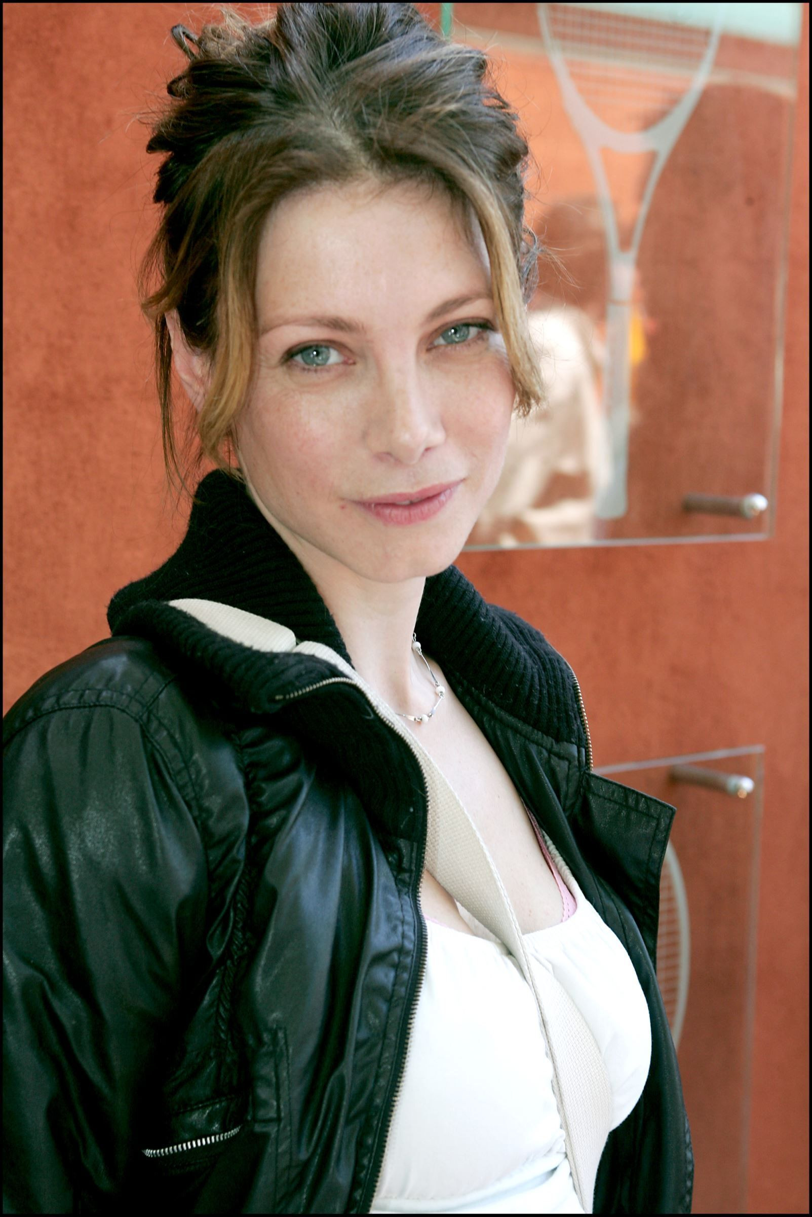 Mallaury Nataf backdrop