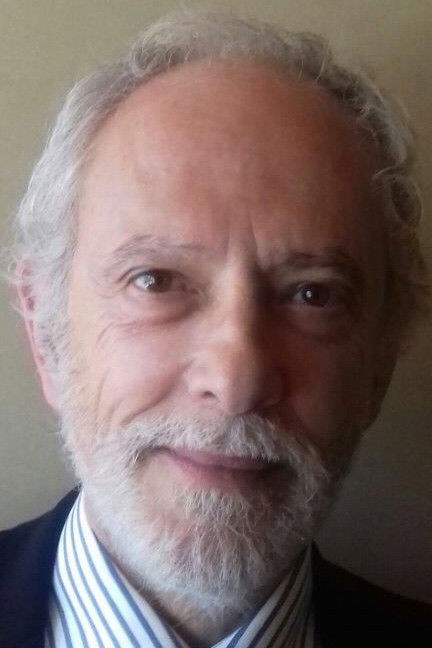 Antonio Caldeira Pires backdrop