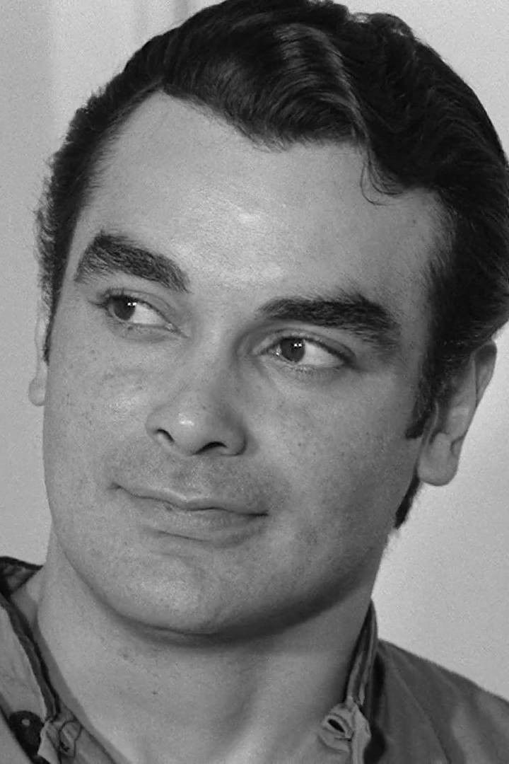 Agustin Mayor backdrop