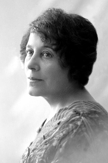 Ragna Wettergreen backdrop