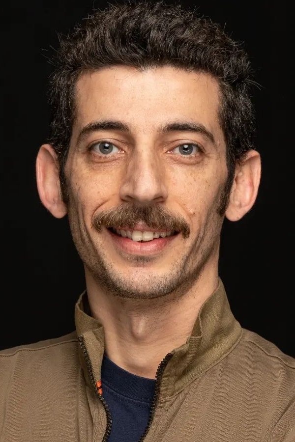 Hakën Bulut backdrop