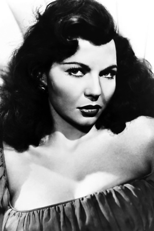 Simone Silva backdrop