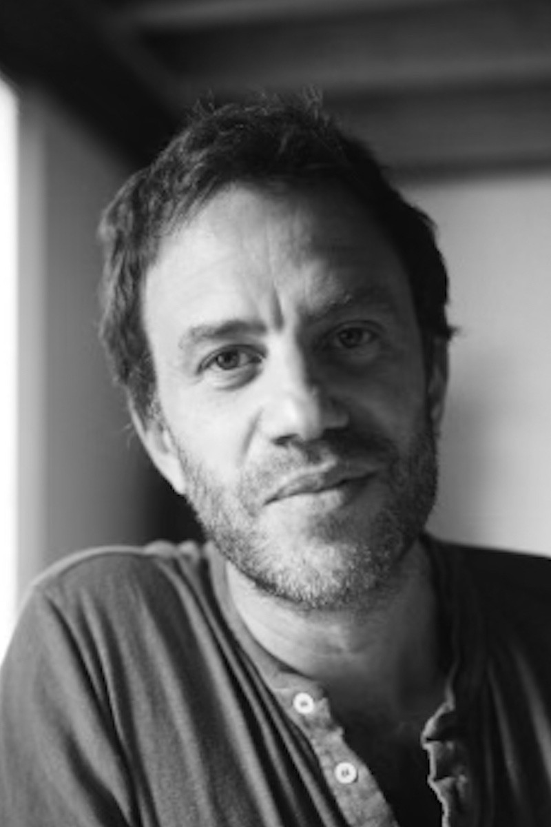 Raphaël Frydman backdrop