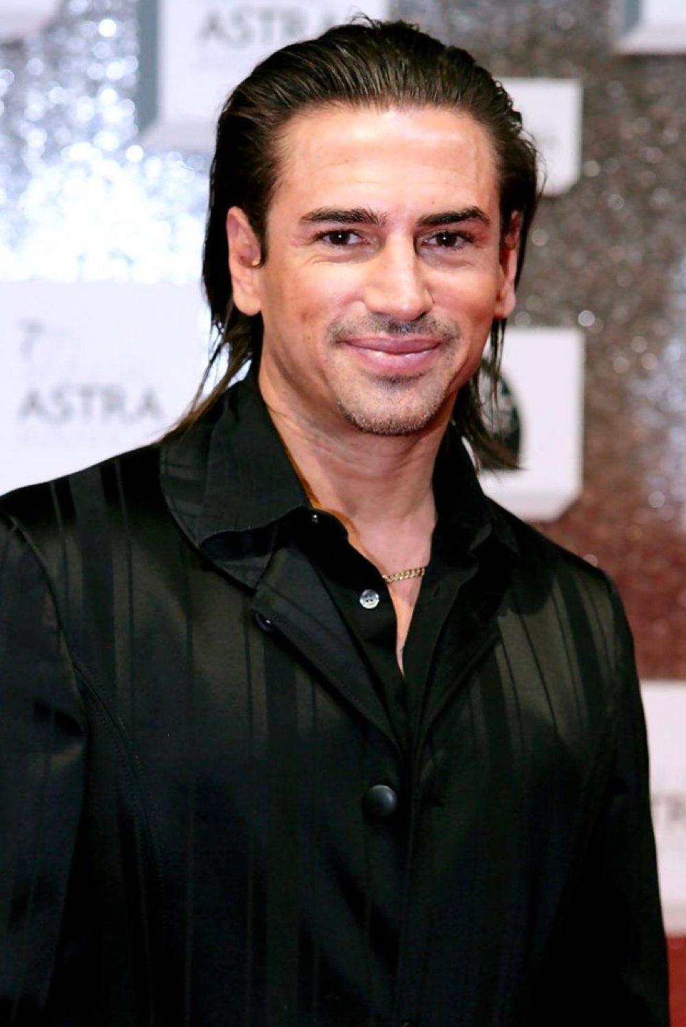 Justin Melvey backdrop