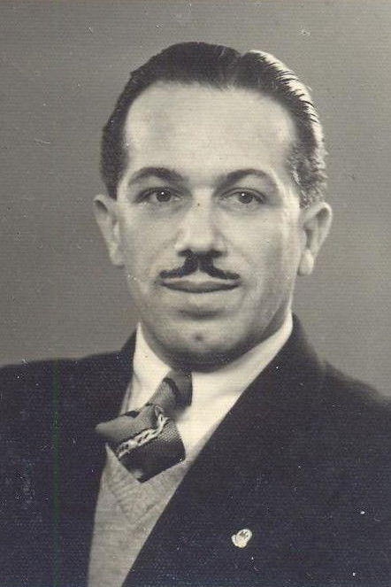 Ari Leschnikoff backdrop