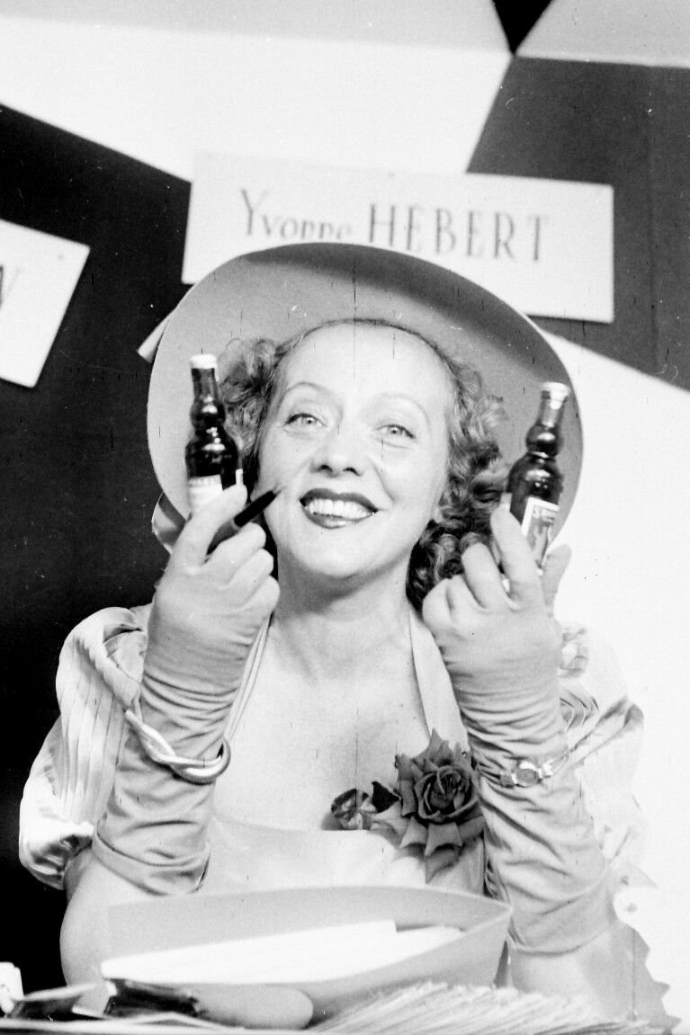 Yvonne Hébert backdrop