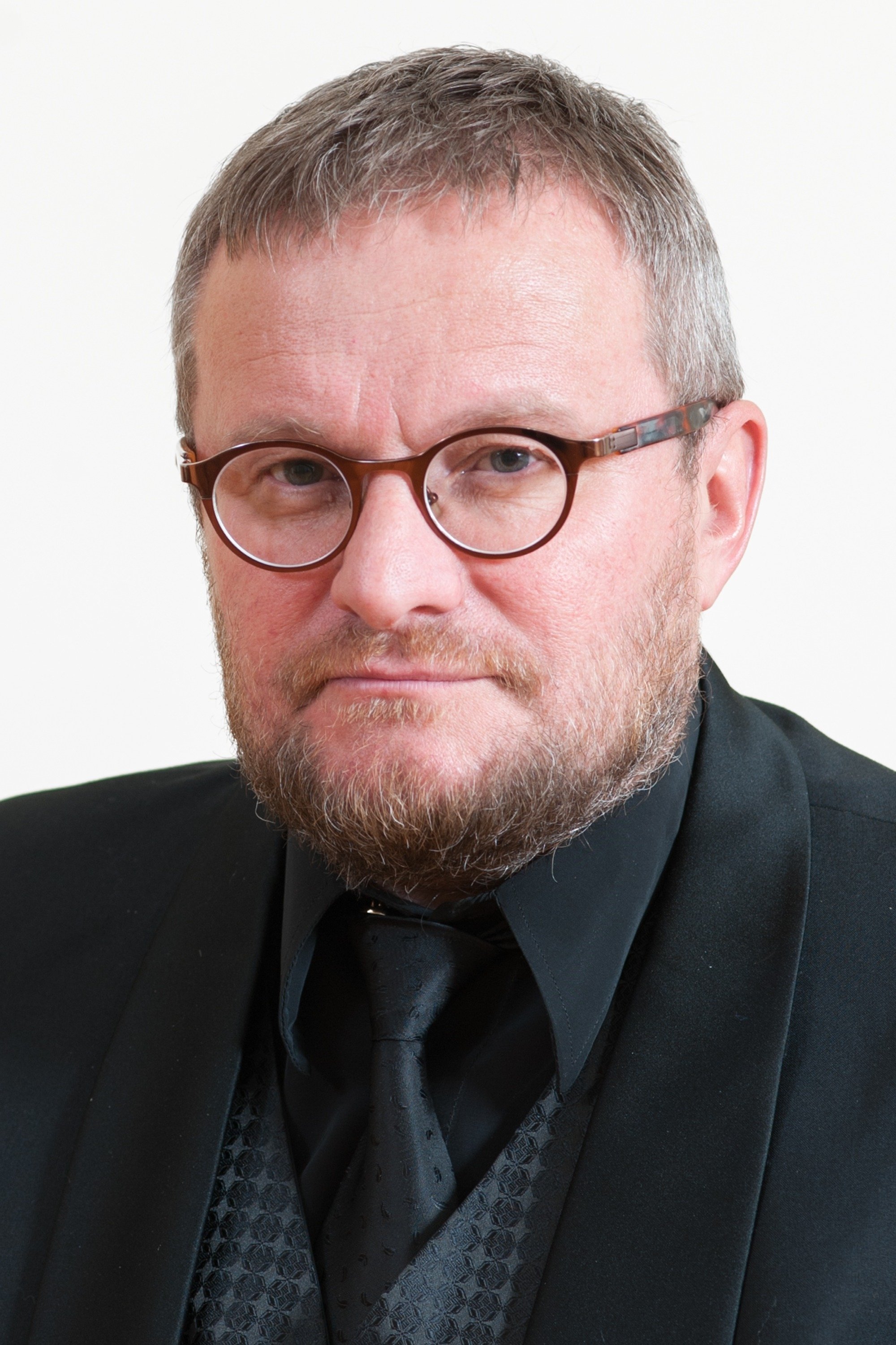 Hardi Volmer backdrop