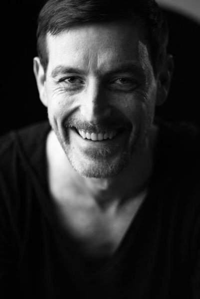 Entoni Mërfi backdrop