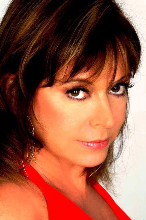 Alcione Mazzeo backdrop