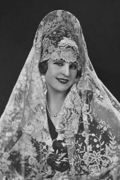 Olga Belajeff backdrop