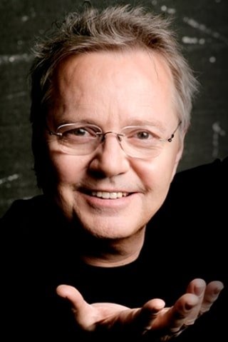 Alon Oleartchik backdrop