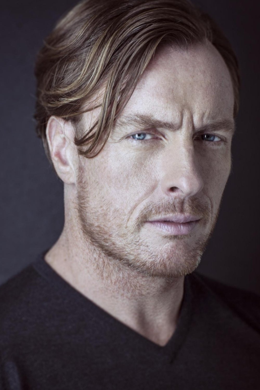 Toby Stephens backdrop